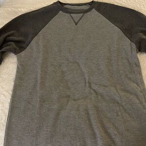 Edikted Long Sleeve Waffle Raglan Top in Dark Gray and Light Gray